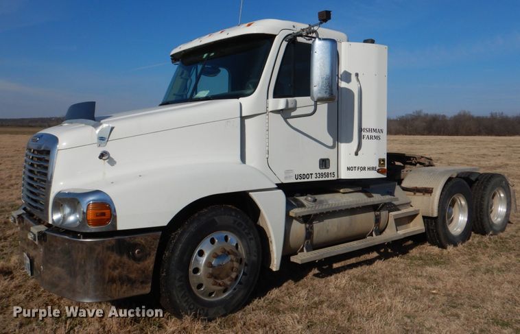 image for item JD9466 2005 Freightliner ST120  semi truck