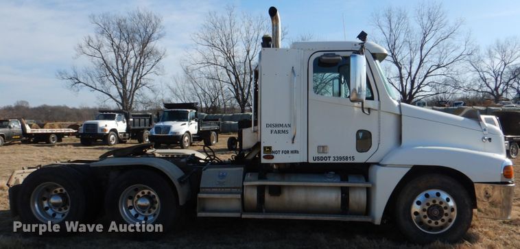 image for item JD9466 2005 Freightliner ST120  semi truck