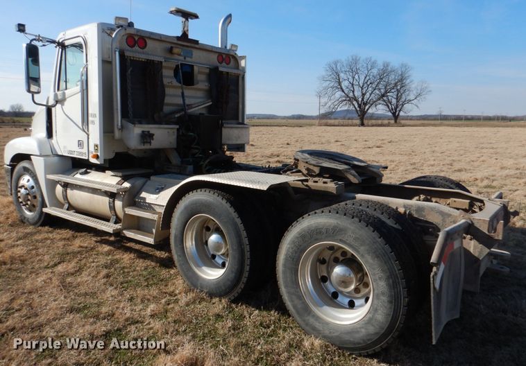 image for item JD9466 2005 Freightliner ST120  semi truck