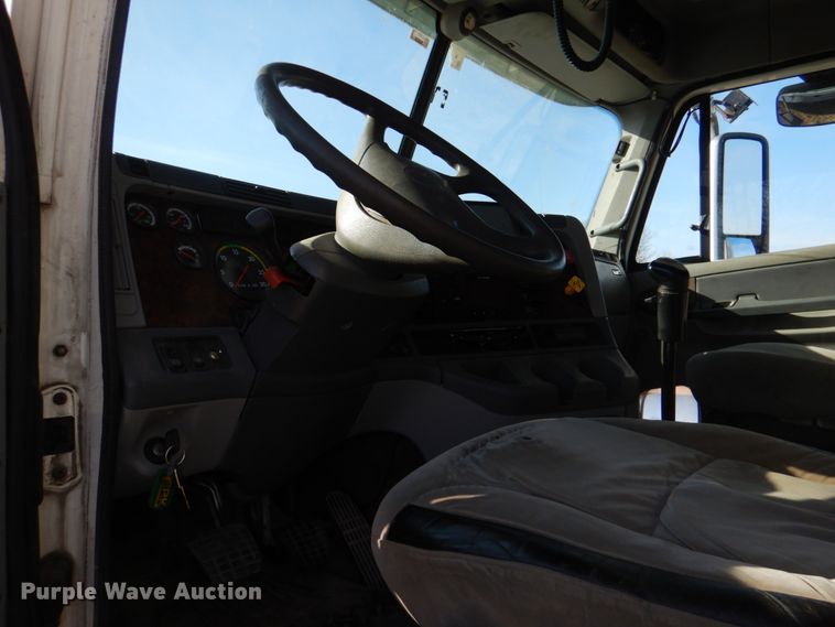 image for item JD9466 2005 Freightliner ST120  semi truck