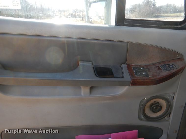 image for item JD9466 2005 Freightliner ST120  semi truck