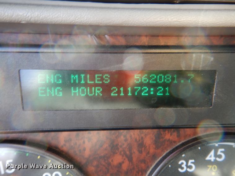 image for item JD9466 2005 Freightliner ST120  semi truck