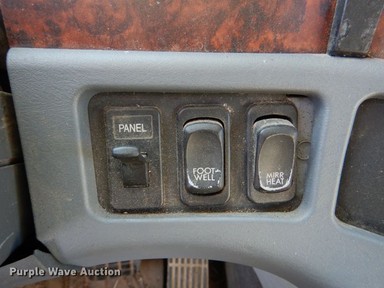 image for item JD9466 2005 Freightliner ST120  semi truck