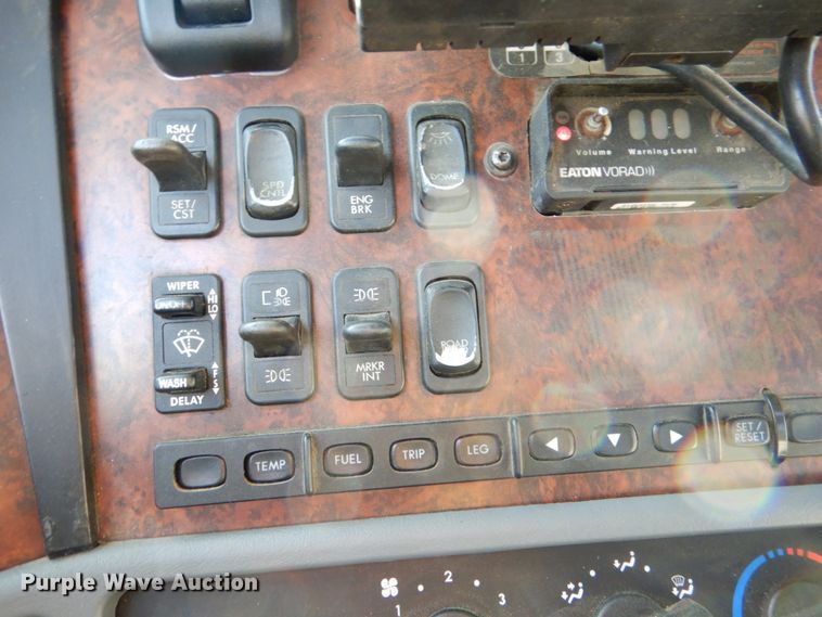 image for item JD9466 2005 Freightliner ST120  semi truck