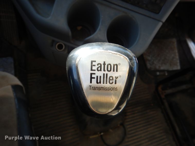 image for item JD9466 2005 Freightliner ST120  semi truck