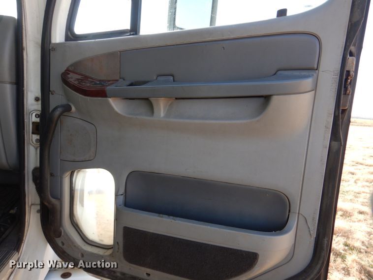 image for item JD9466 2005 Freightliner ST120  semi truck