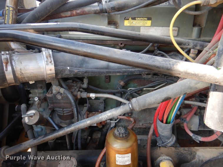 image for item JD9466 2005 Freightliner ST120  semi truck