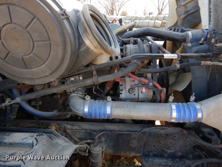 image for item JD9466 2005 Freightliner ST120  semi truck