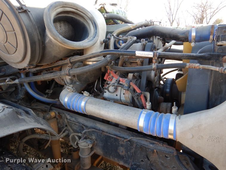 image for item JD9466 2005 Freightliner ST120  semi truck