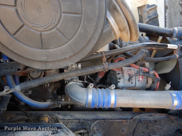 image for item JD9466 2005 Freightliner ST120  semi truck