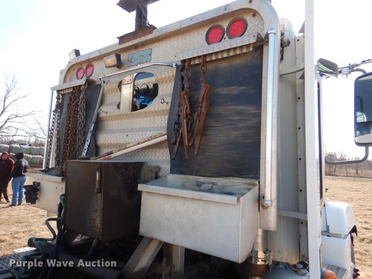 image for item JD9466 2005 Freightliner ST120  semi truck