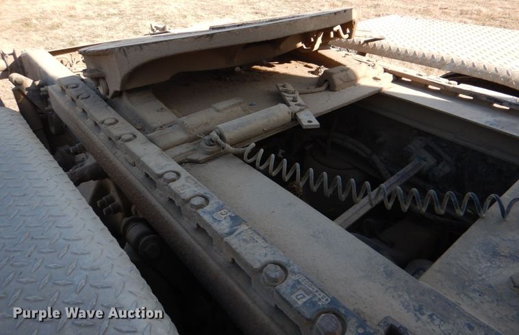 image for item JD9466 2005 Freightliner ST120  semi truck