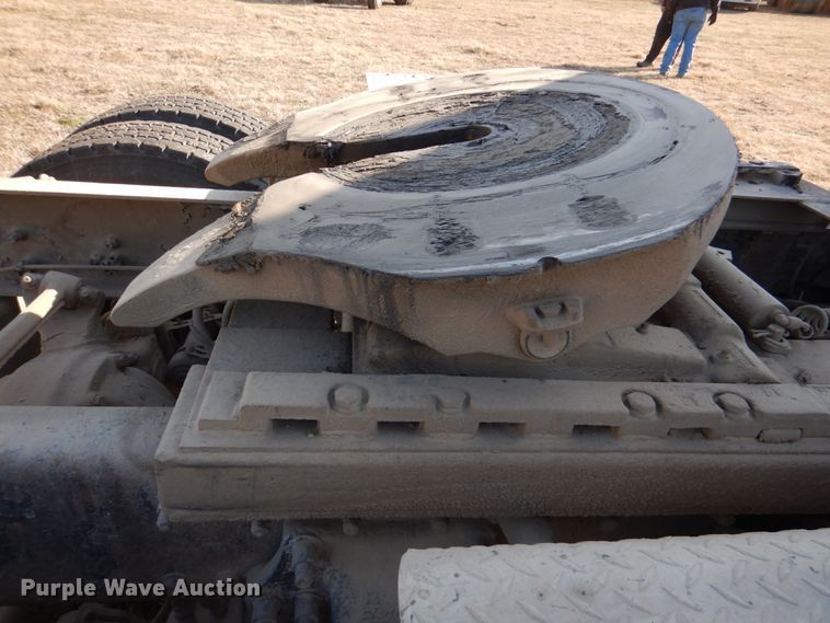 image for item JD9466 2005 Freightliner ST120  semi truck