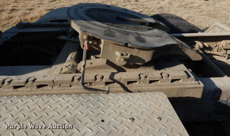 image for item JD9466 2005 Freightliner ST120  semi truck