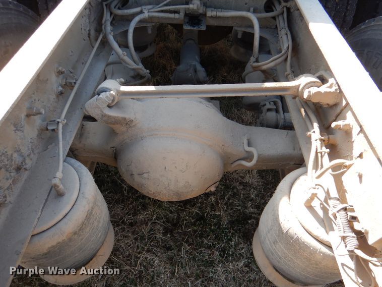 image for item JD9466 2005 Freightliner ST120  semi truck