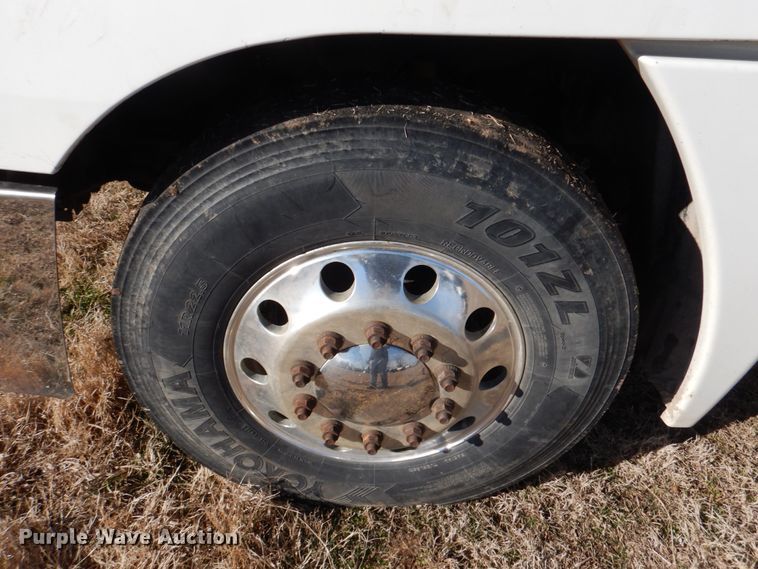 image for item JD9466 2005 Freightliner ST120  semi truck