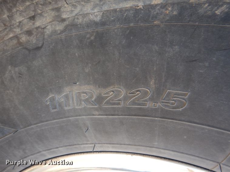 image for item JD9466 2005 Freightliner ST120  semi truck