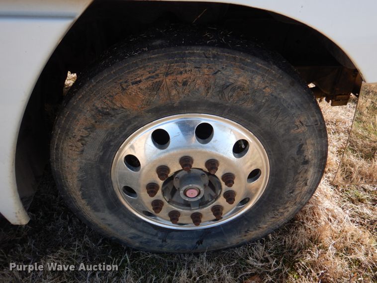 image for item JD9466 2005 Freightliner ST120  semi truck