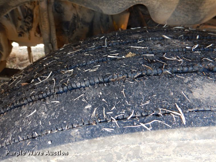 image for item JD9466 2005 Freightliner ST120  semi truck