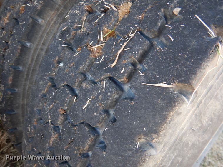 image for item JD9466 2005 Freightliner ST120  semi truck