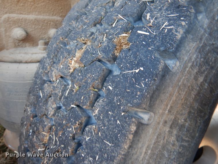 image for item JD9466 2005 Freightliner ST120  semi truck