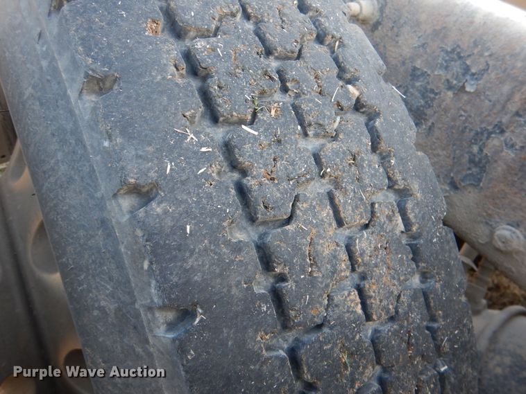 image for item JD9466 2005 Freightliner ST120  semi truck