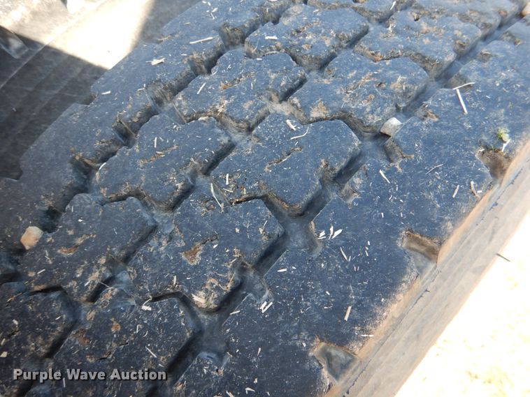 image for item JD9466 2005 Freightliner ST120  semi truck