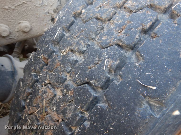 image for item JD9466 2005 Freightliner ST120  semi truck