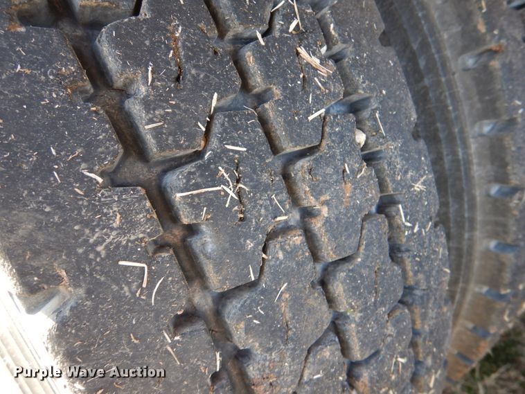 image for item JD9466 2005 Freightliner ST120  semi truck