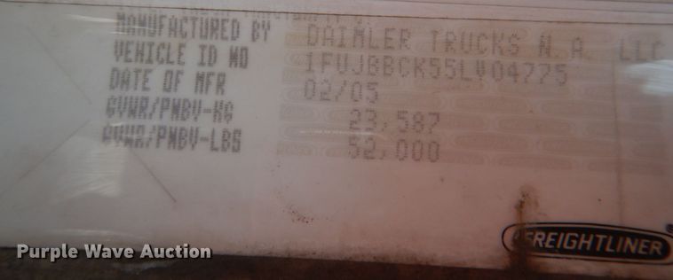 image for item JD9466 2005 Freightliner ST120  semi truck