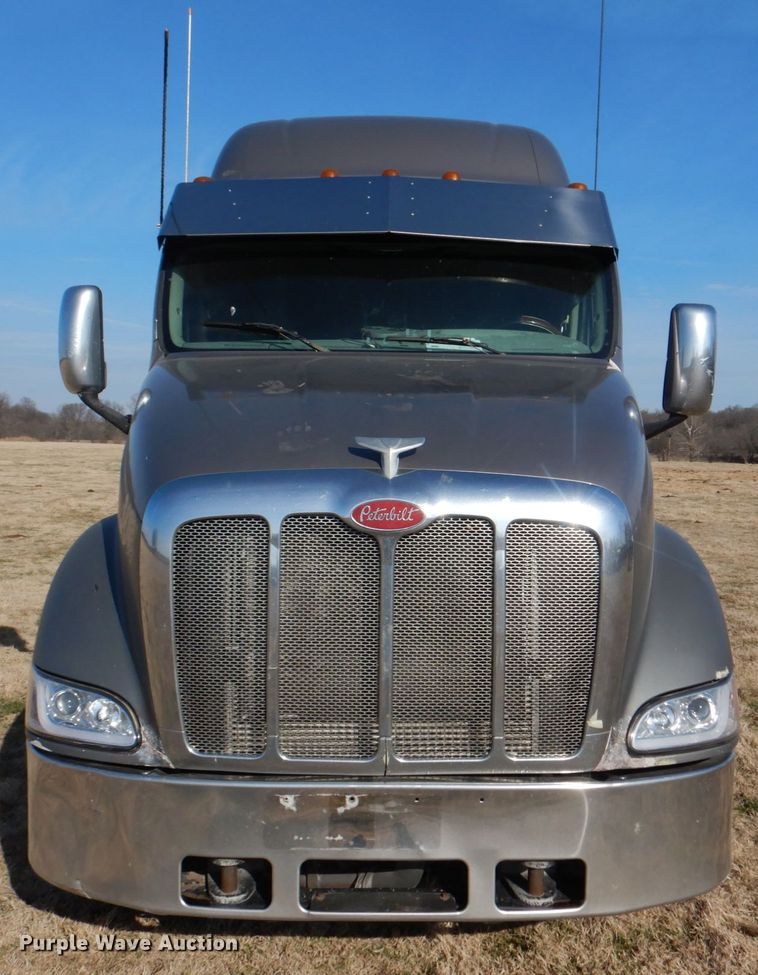image for item JD9467 2007 Peterbilt 387  semi truck