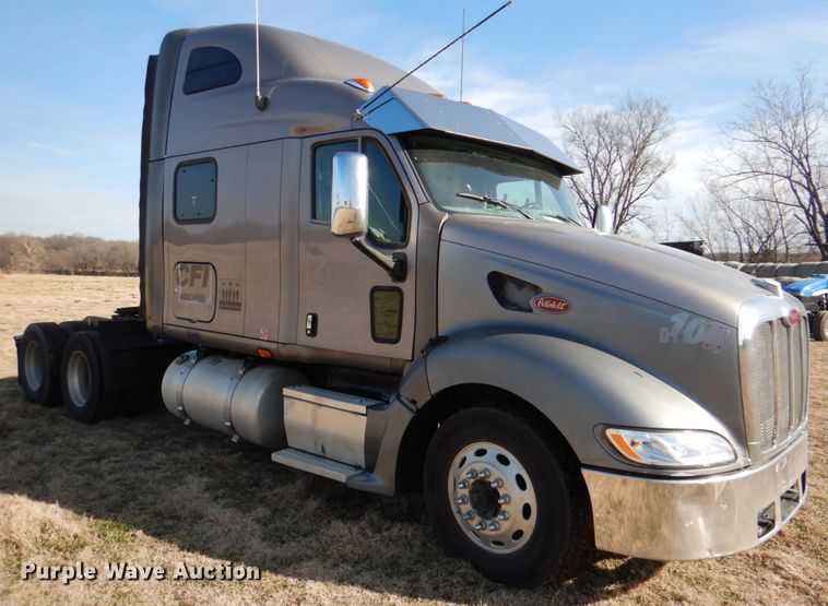 image for item JD9467 2007 Peterbilt 387  semi truck