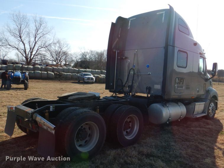 image for item JD9467 2007 Peterbilt 387  semi truck