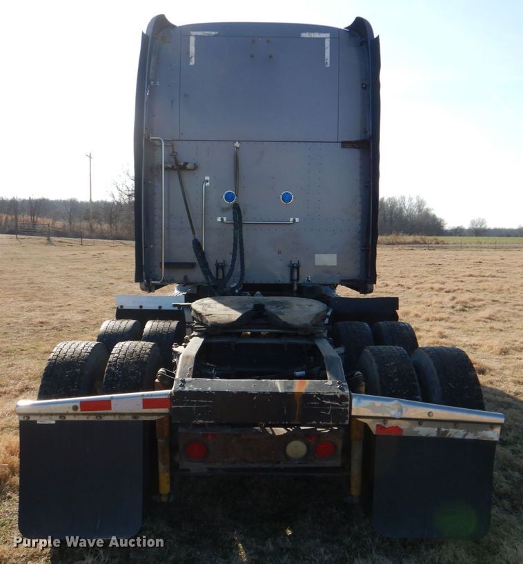 image for item JD9467 2007 Peterbilt 387  semi truck