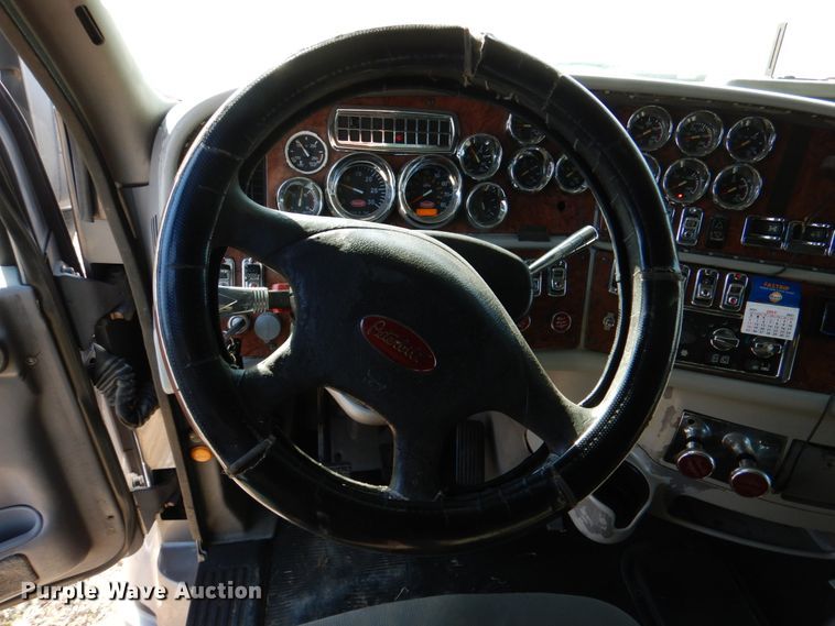 image for item JD9467 2007 Peterbilt 387  semi truck