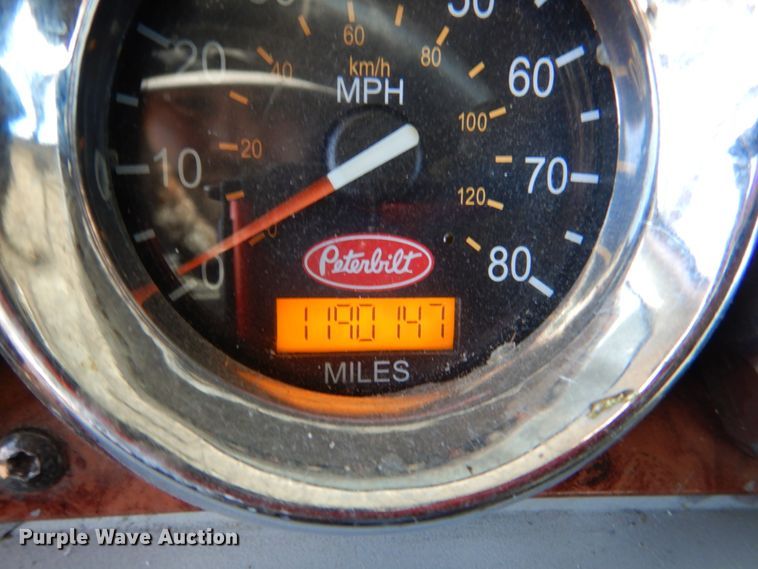 image for item JD9467 2007 Peterbilt 387  semi truck