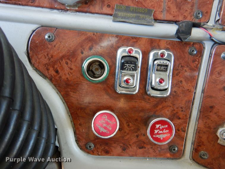 image for item JD9467 2007 Peterbilt 387  semi truck