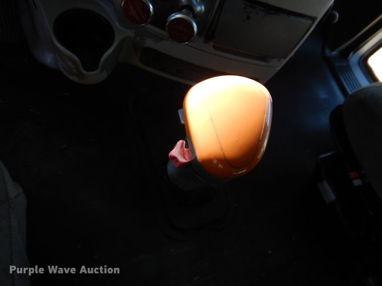 image for item JD9467 2007 Peterbilt 387  semi truck