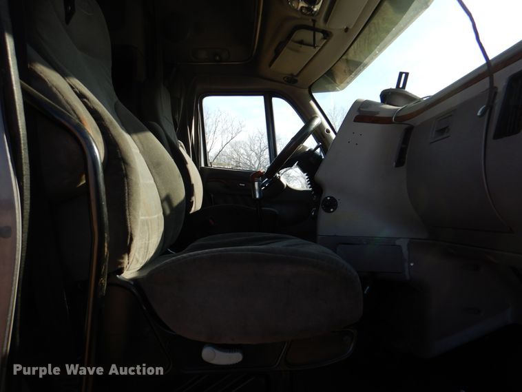 image for item JD9467 2007 Peterbilt 387  semi truck