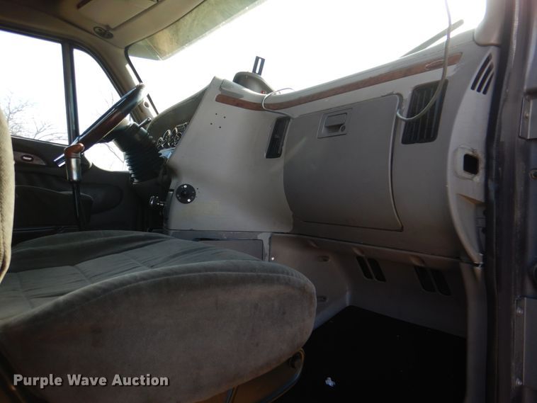 image for item JD9467 2007 Peterbilt 387  semi truck