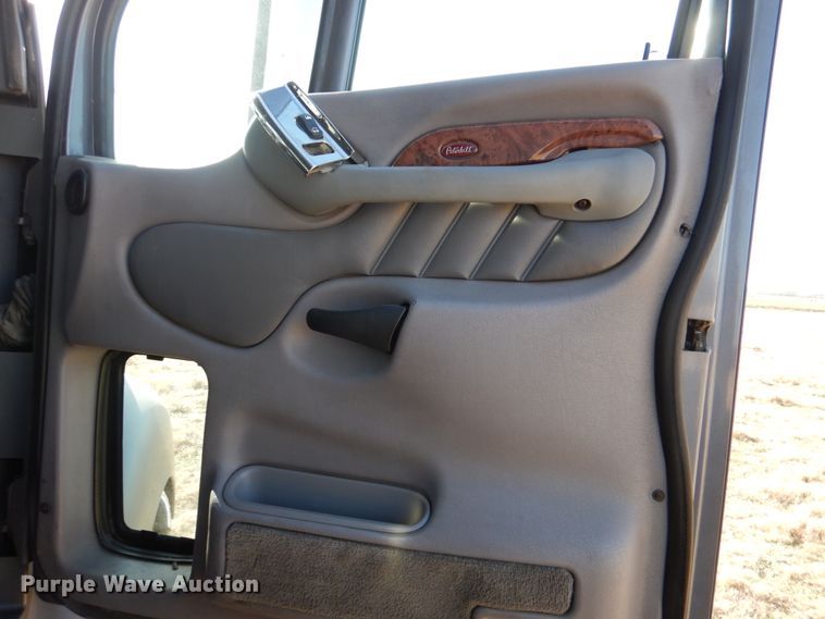 image for item JD9467 2007 Peterbilt 387  semi truck