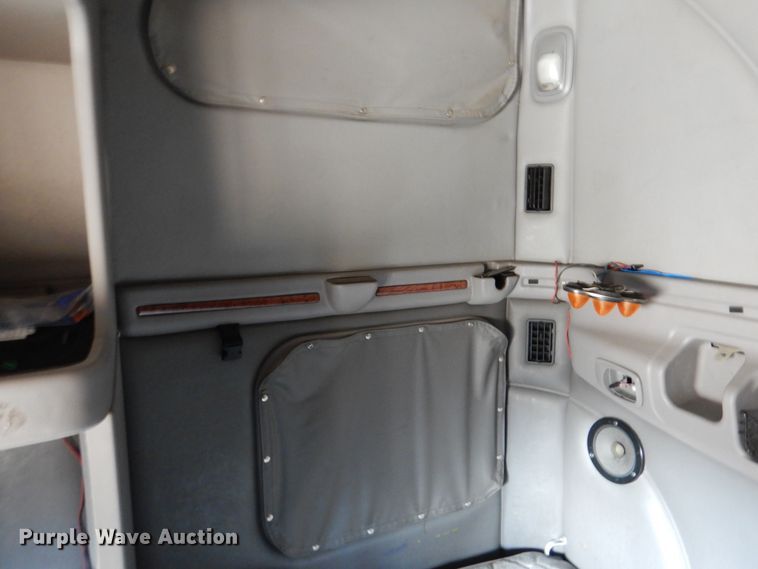 image for item JD9467 2007 Peterbilt 387  semi truck