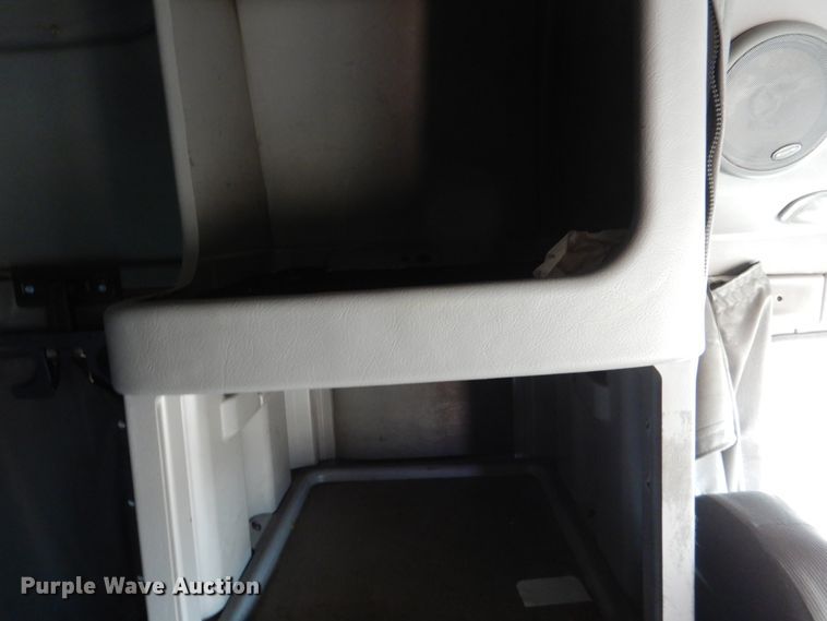 image for item JD9467 2007 Peterbilt 387  semi truck