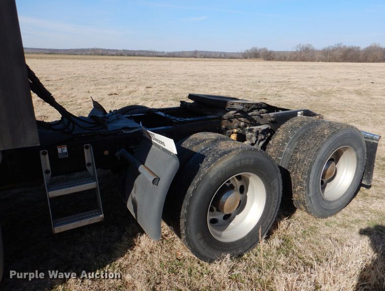 image for item JD9467 2007 Peterbilt 387  semi truck