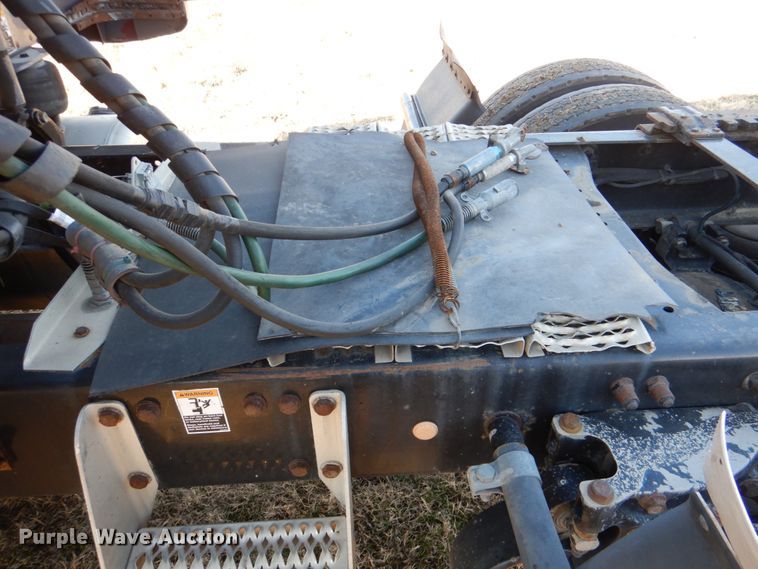 image for item JD9467 2007 Peterbilt 387  semi truck