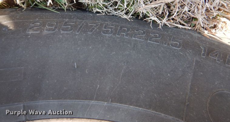 image for item JD9467 2007 Peterbilt 387  semi truck