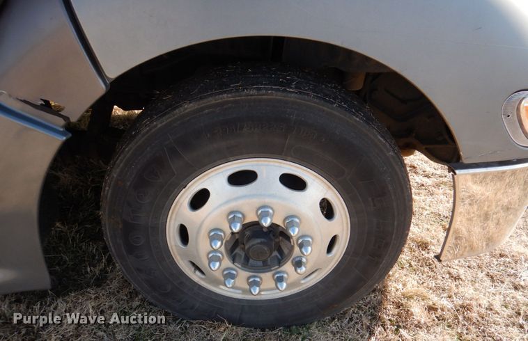 image for item JD9467 2007 Peterbilt 387  semi truck