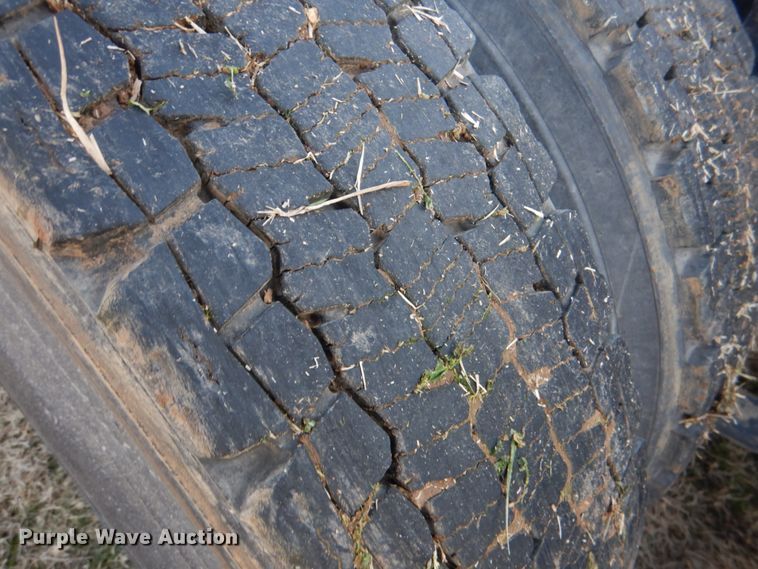 image for item JD9467 2007 Peterbilt 387  semi truck