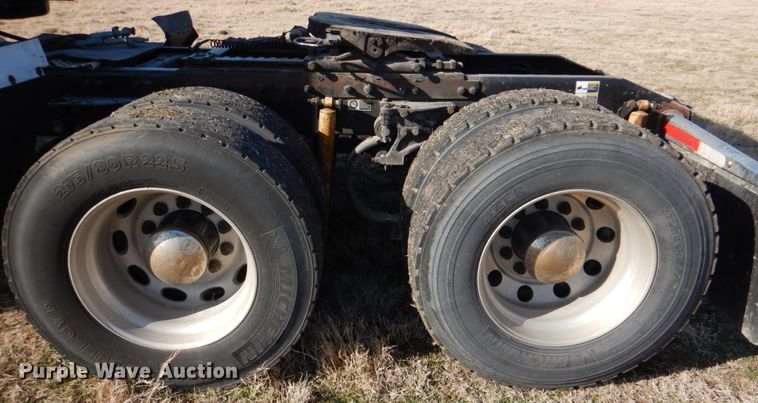 image for item JD9467 2007 Peterbilt 387  semi truck