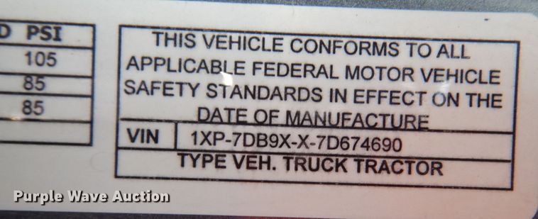 image for item JD9467 2007 Peterbilt 387  semi truck